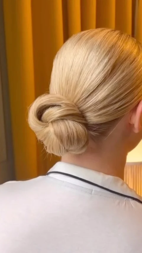 We can’t thank @jamieleighdurkan for choosing Camille hair brentwood to be apart of your special day! You looked absolutely stunning and We wish you both a life time of happiness 😍  #weddinghair #wedding #beautifulbride #weddingdress #weddingday #weddingcake @fshampshire @colorwowhair @jane.crask